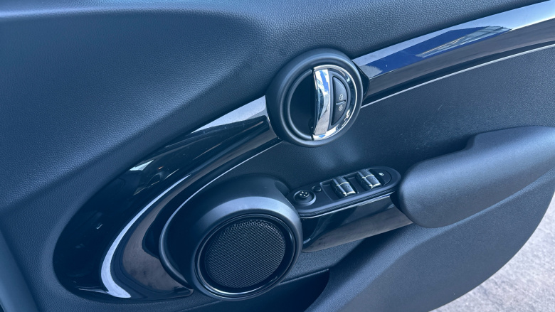 MINI Hatchback 1.5 Cooper Classic 5dr Auto Petrol Hatchback